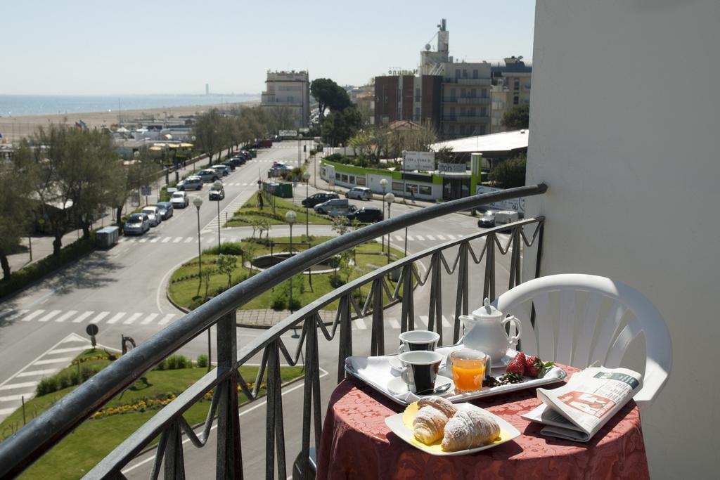 Hotel Lungomare Cervia Esterno foto