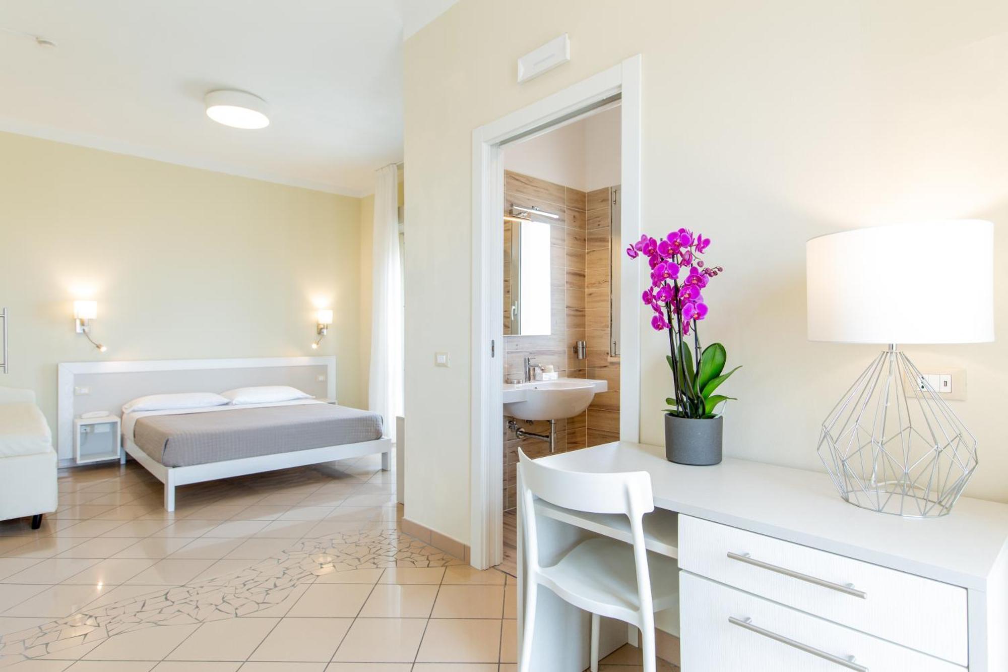 Hotel Lungomare Cervia Esterno foto