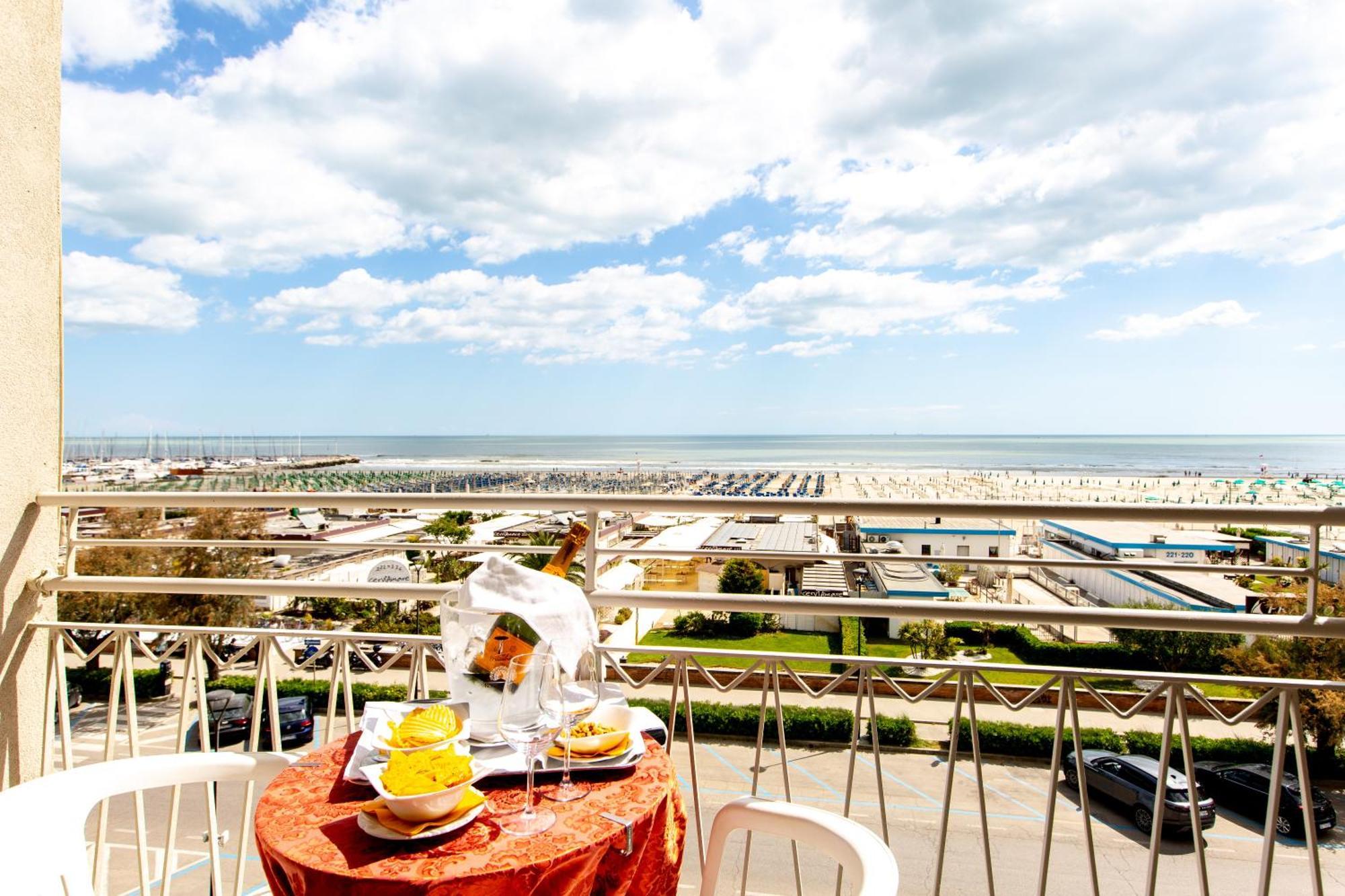 Hotel Lungomare Cervia Esterno foto