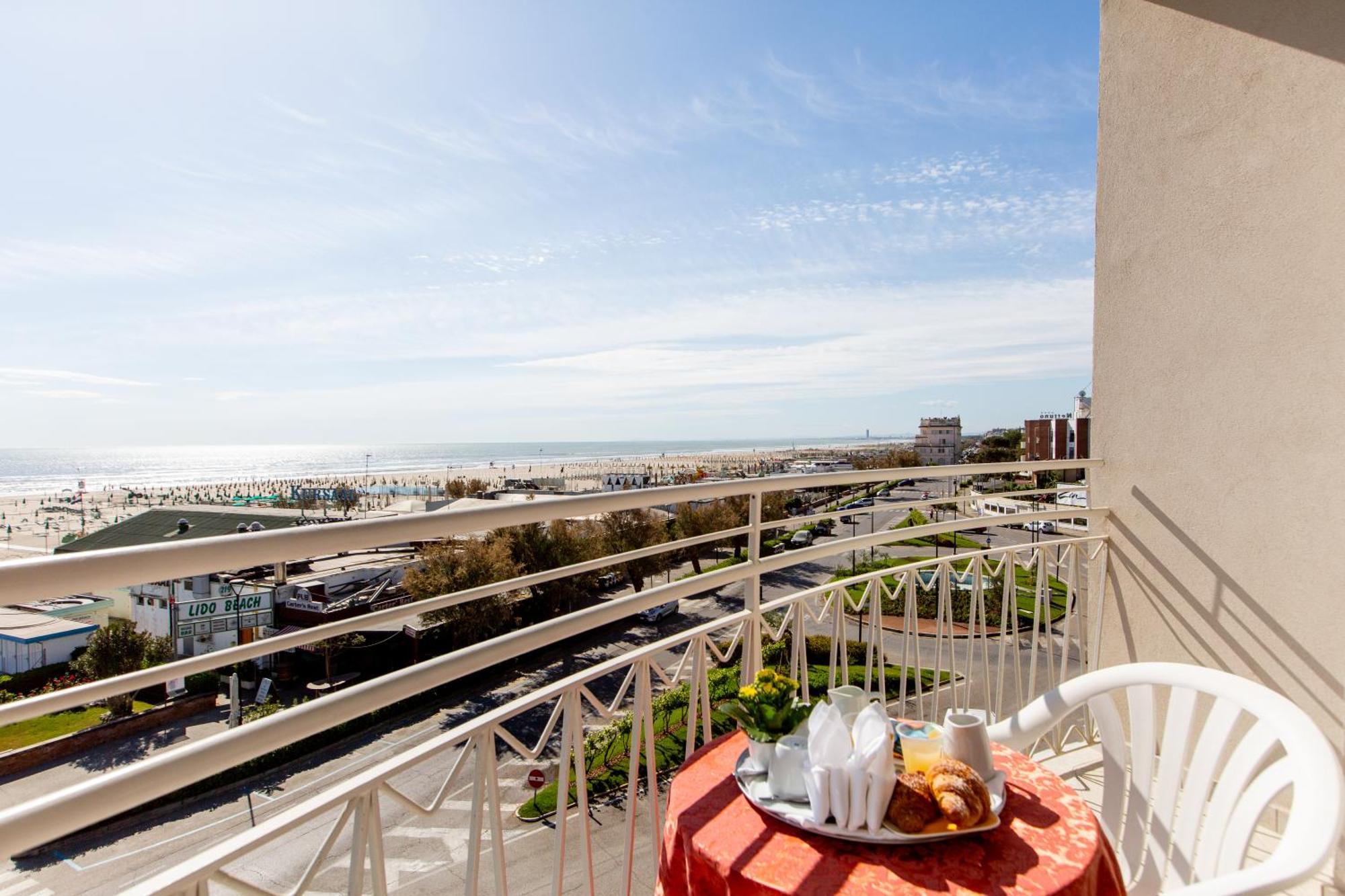Hotel Lungomare Cervia Esterno foto