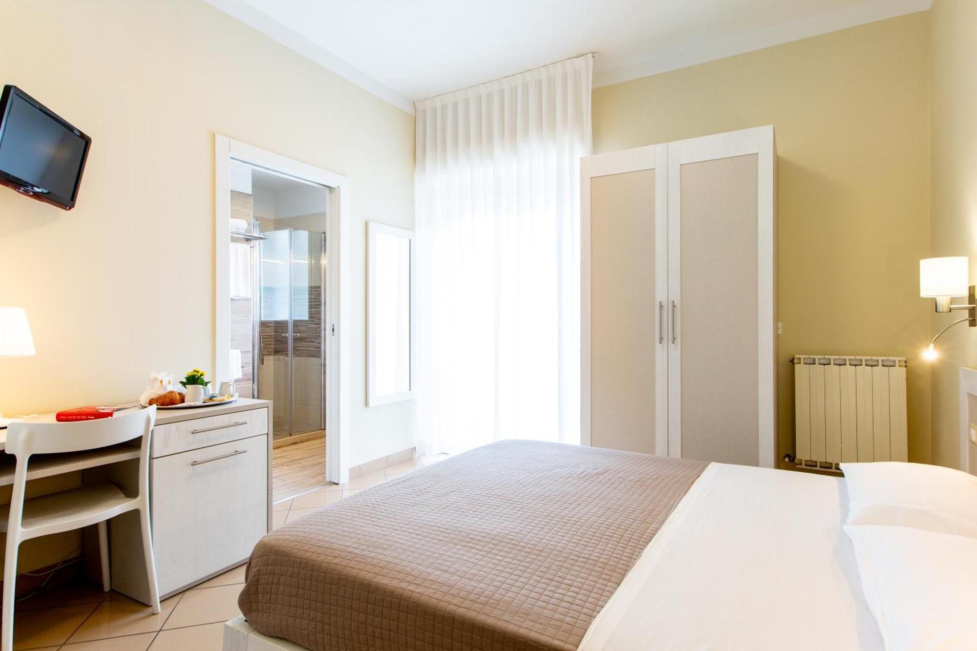 Hotel Lungomare Cervia Esterno foto