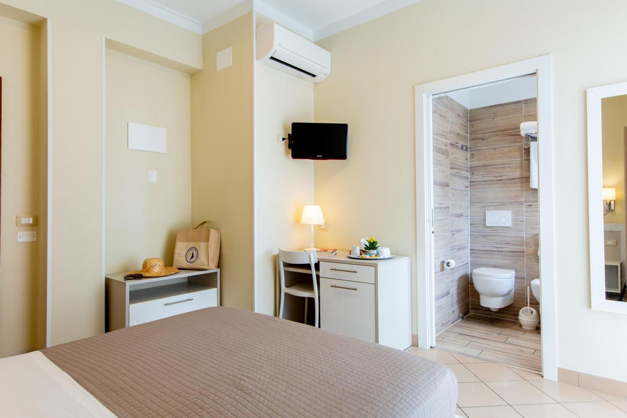 Hotel Lungomare Cervia Esterno foto