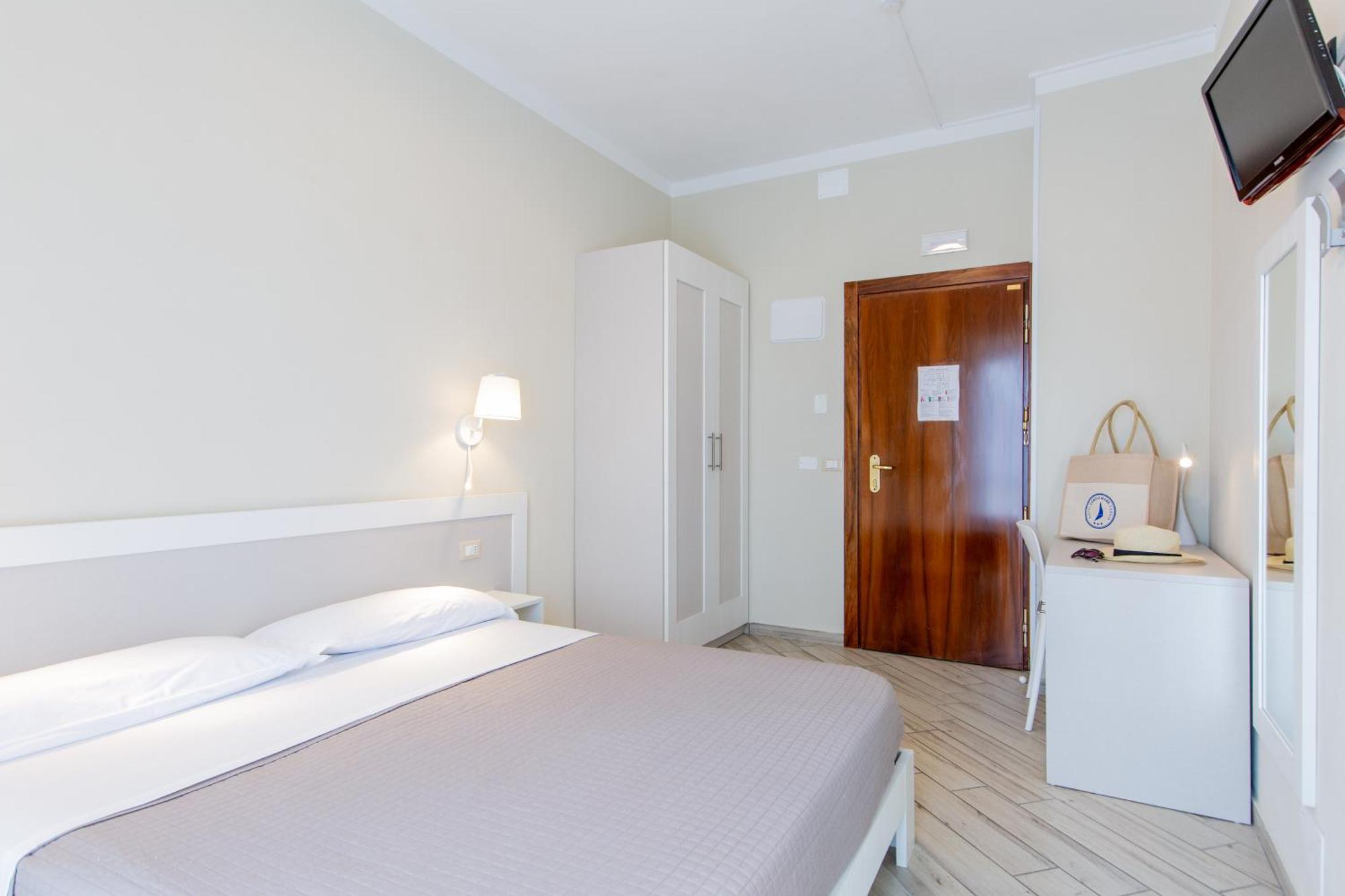 Hotel Lungomare Cervia Esterno foto