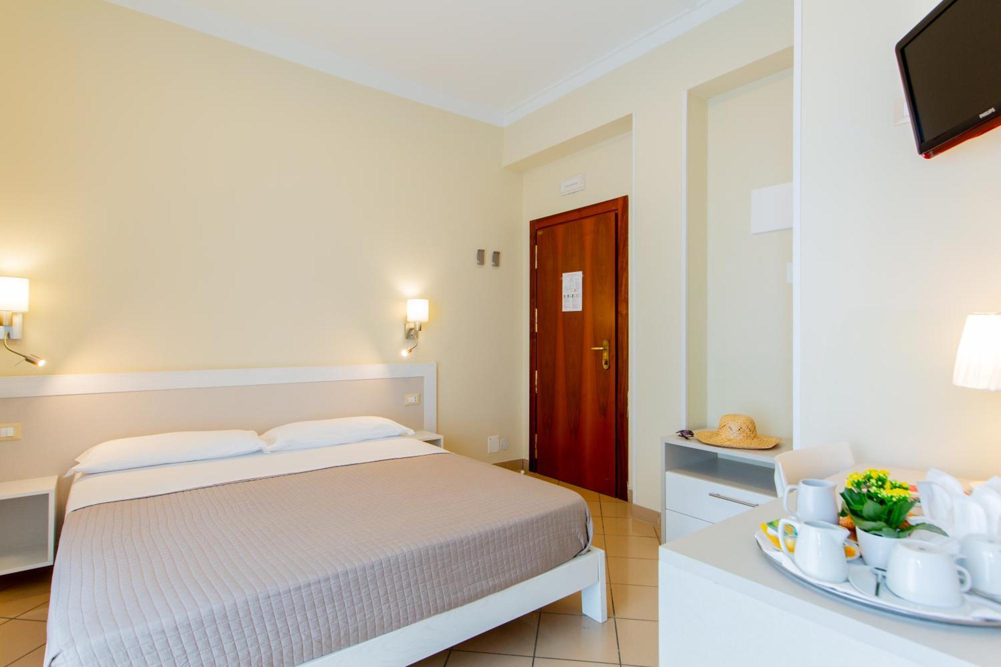Hotel Lungomare Cervia Esterno foto