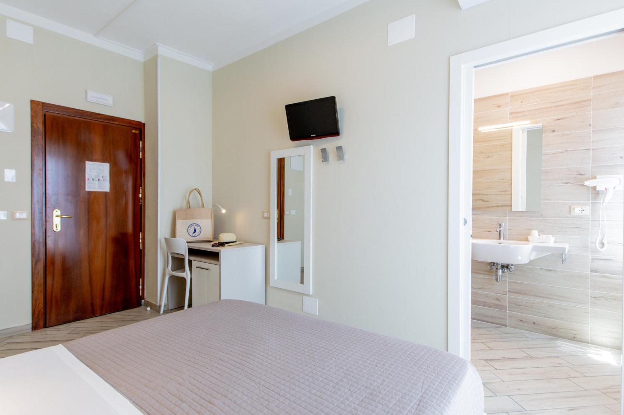 Hotel Lungomare Cervia Esterno foto