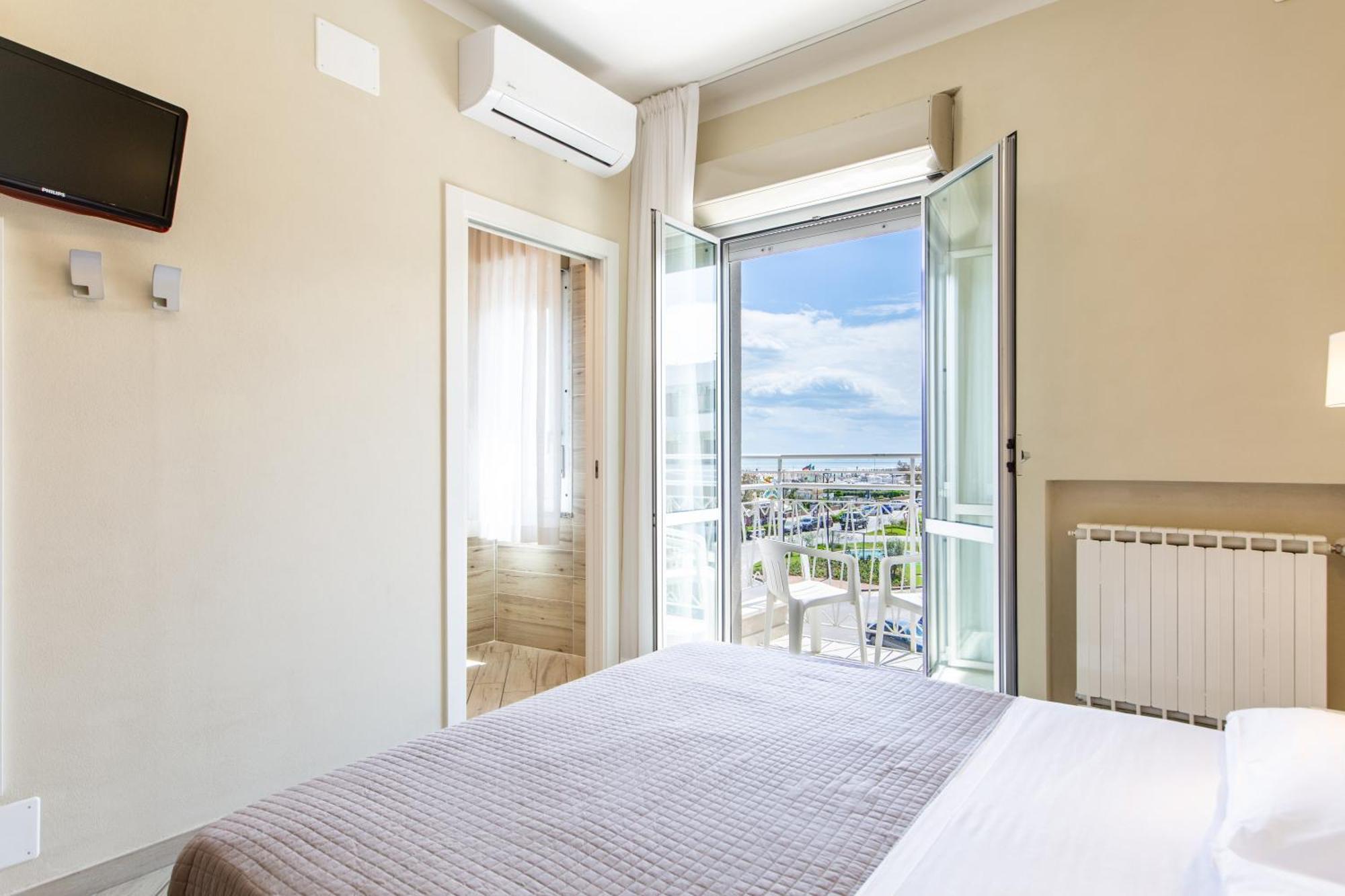 Hotel Lungomare Cervia Esterno foto