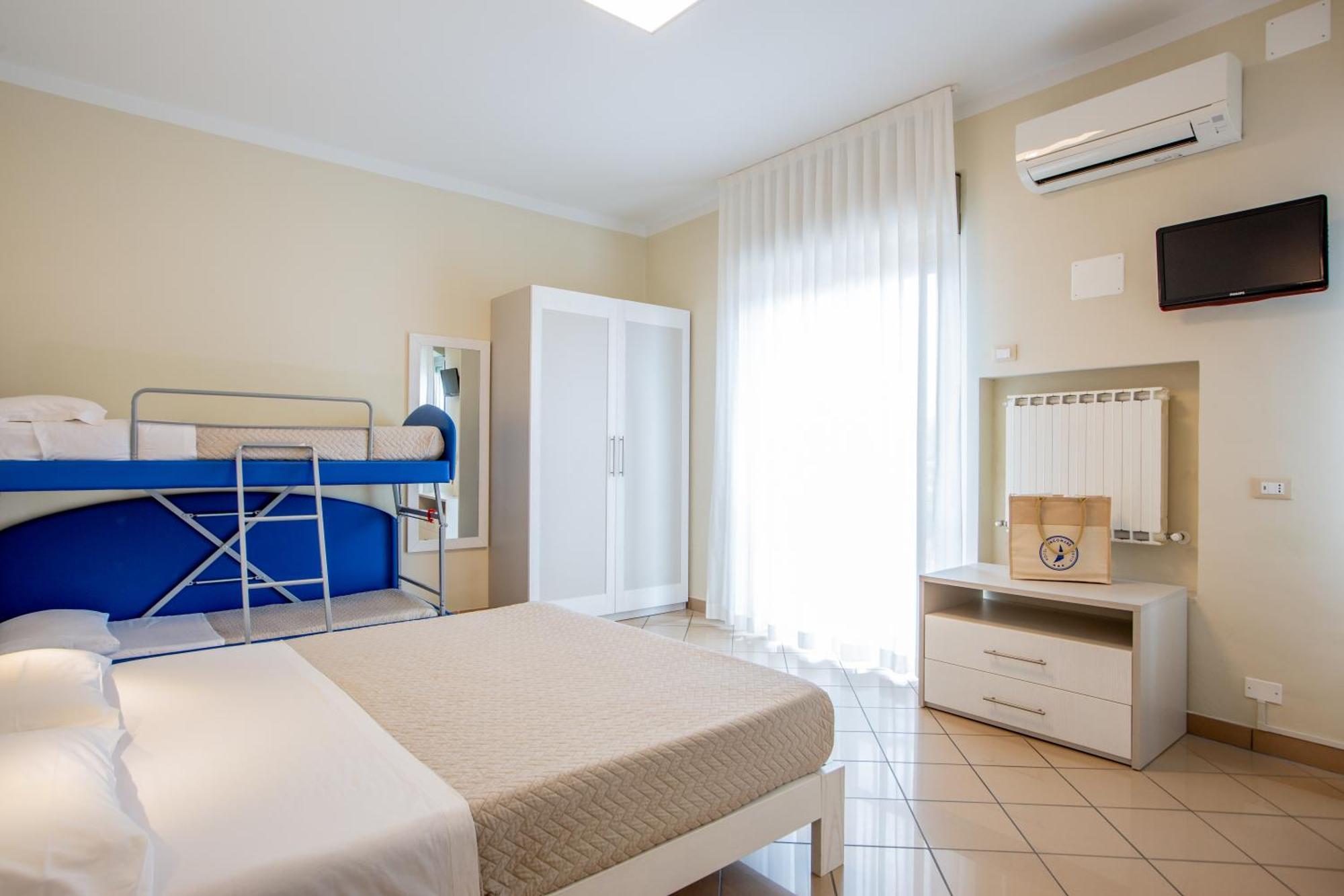 Hotel Lungomare Cervia Esterno foto