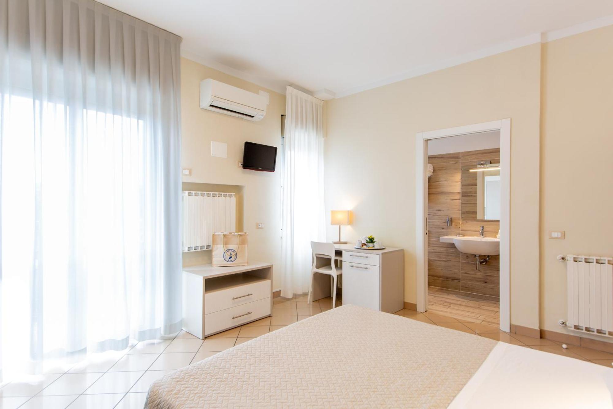 Hotel Lungomare Cervia Esterno foto