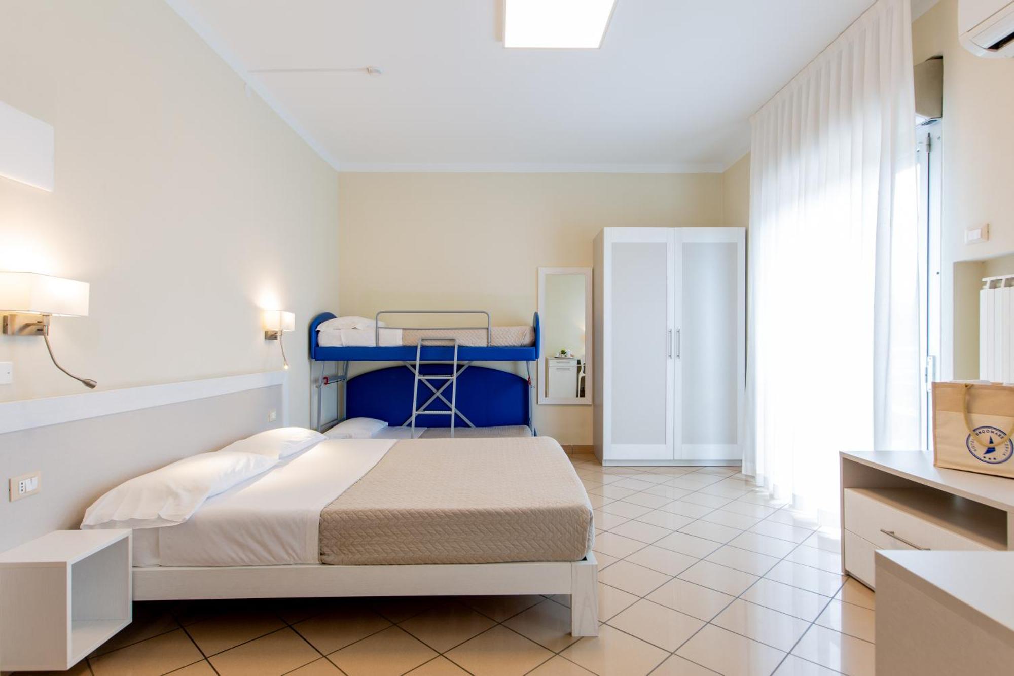 Hotel Lungomare Cervia Esterno foto
