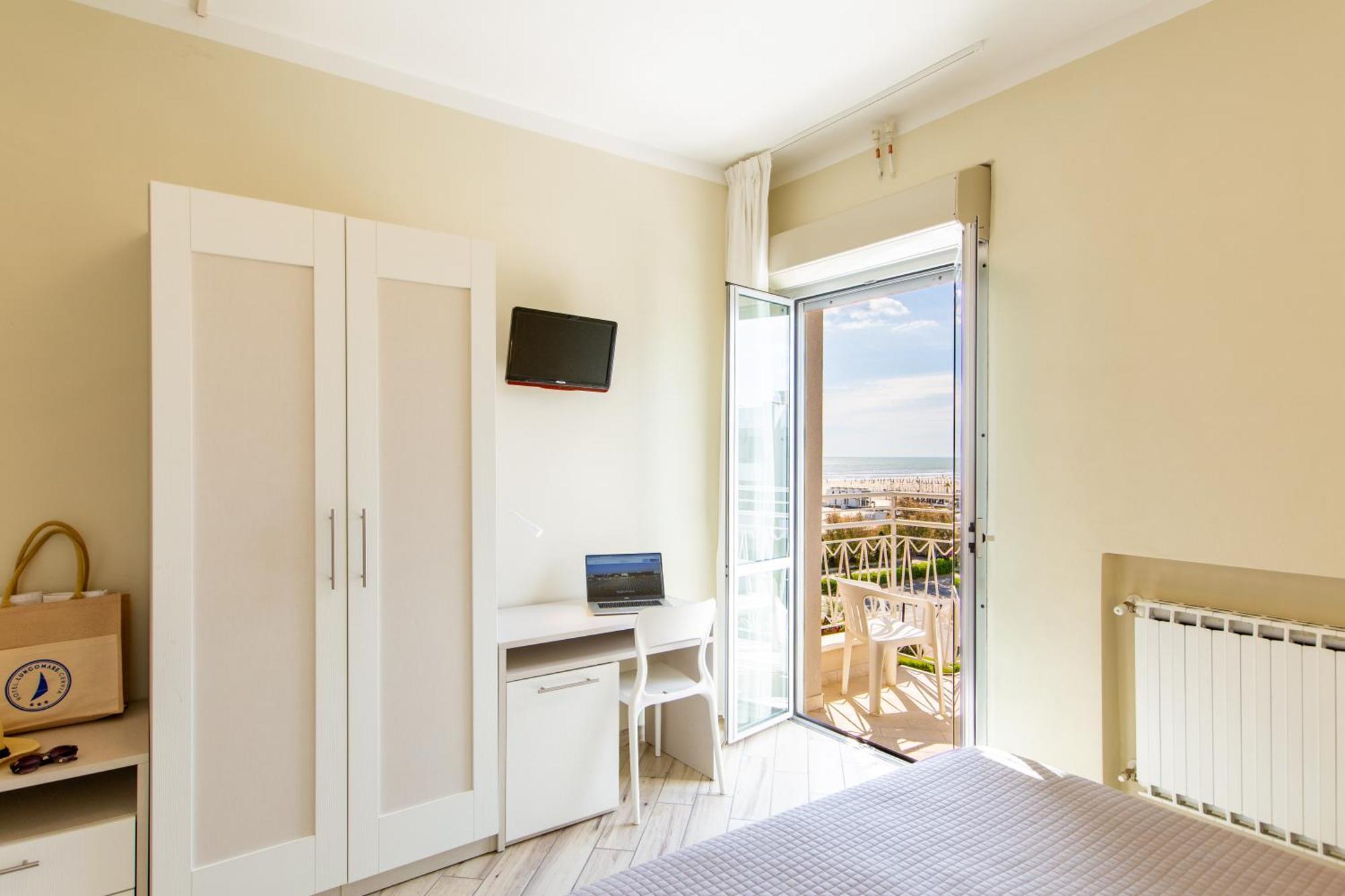Hotel Lungomare Cervia Esterno foto