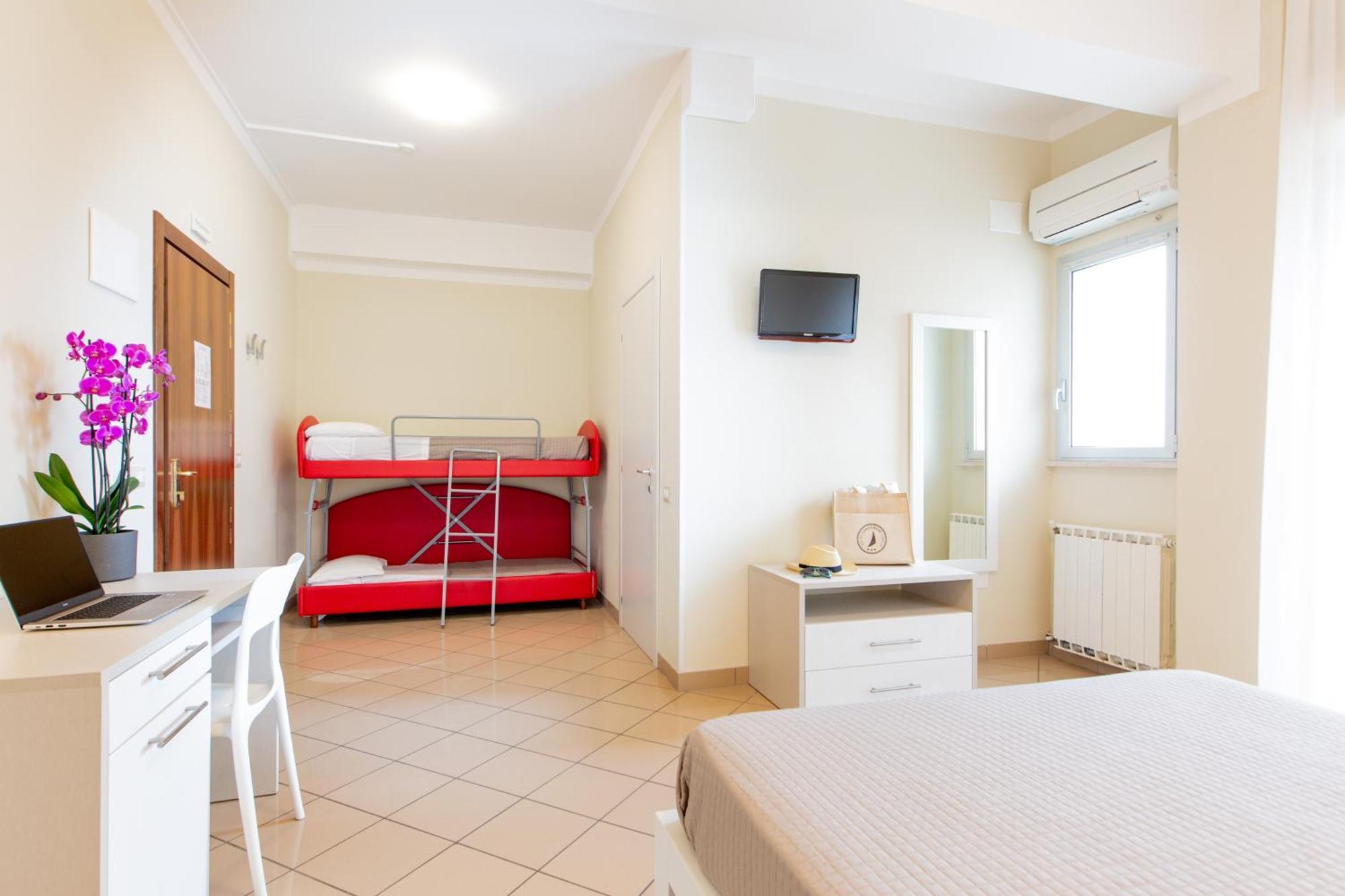 Hotel Lungomare Cervia Esterno foto