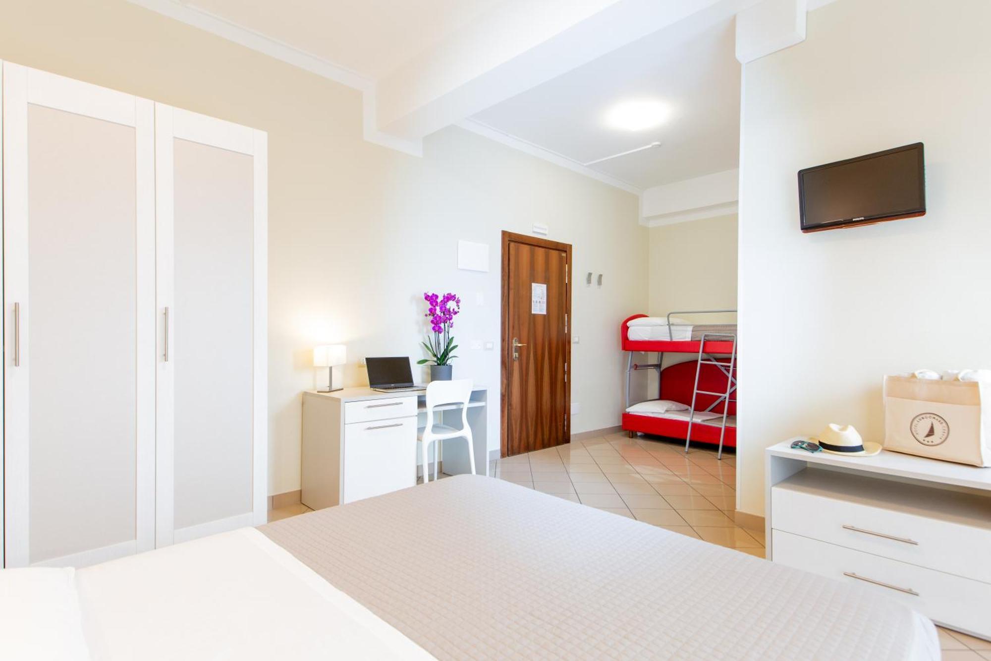 Hotel Lungomare Cervia Esterno foto