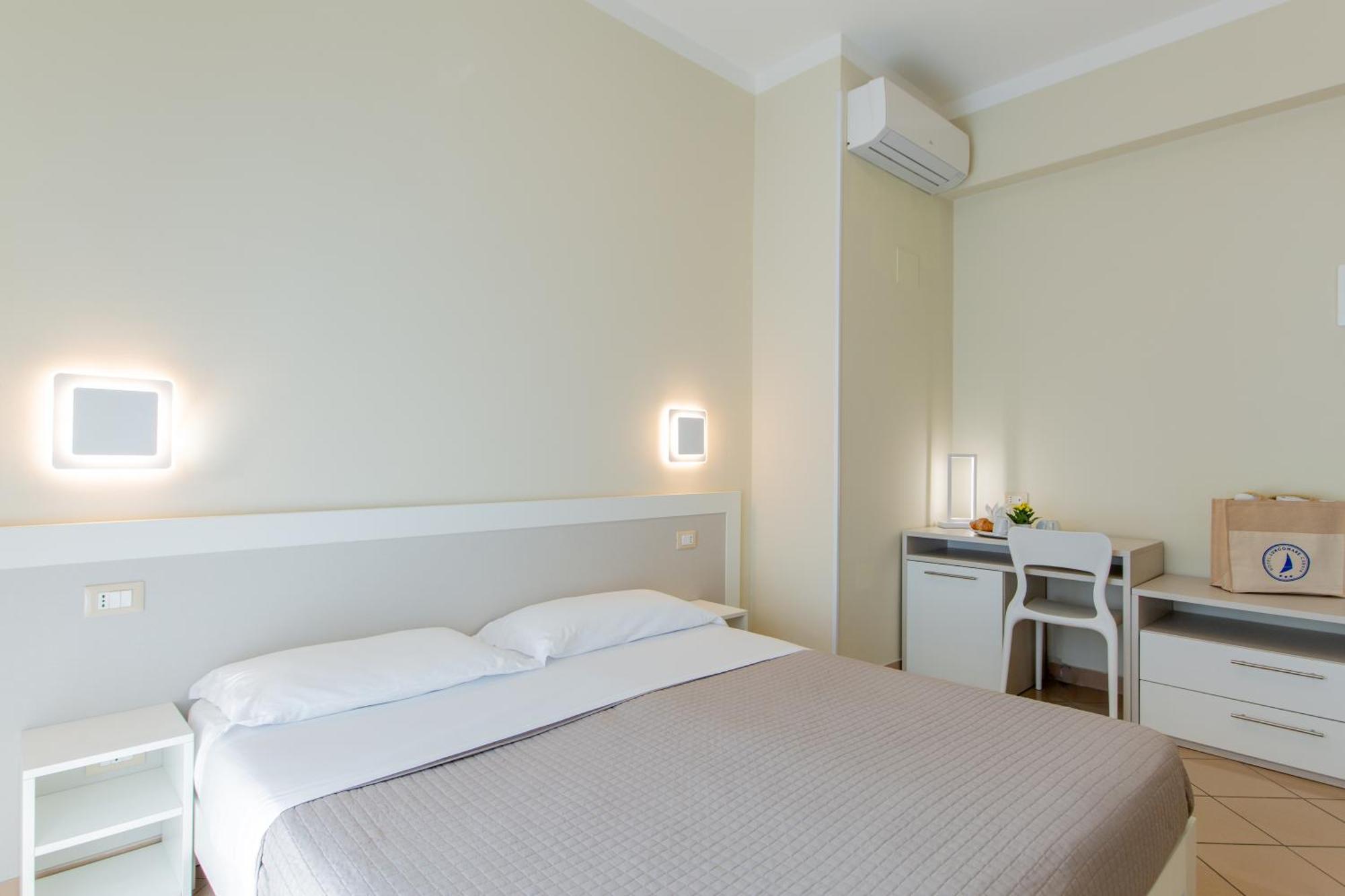 Hotel Lungomare Cervia Esterno foto