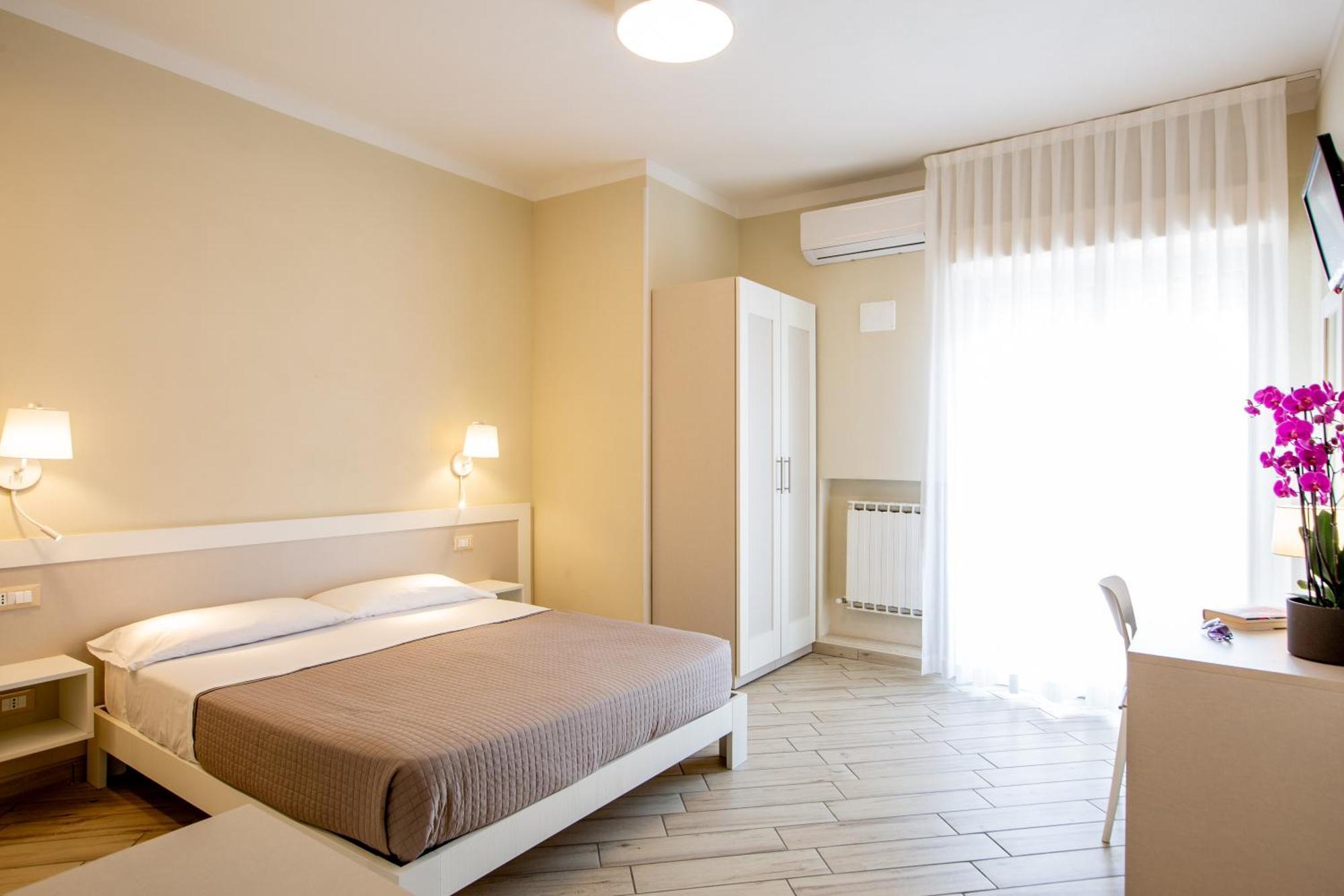 Hotel Lungomare Cervia Esterno foto
