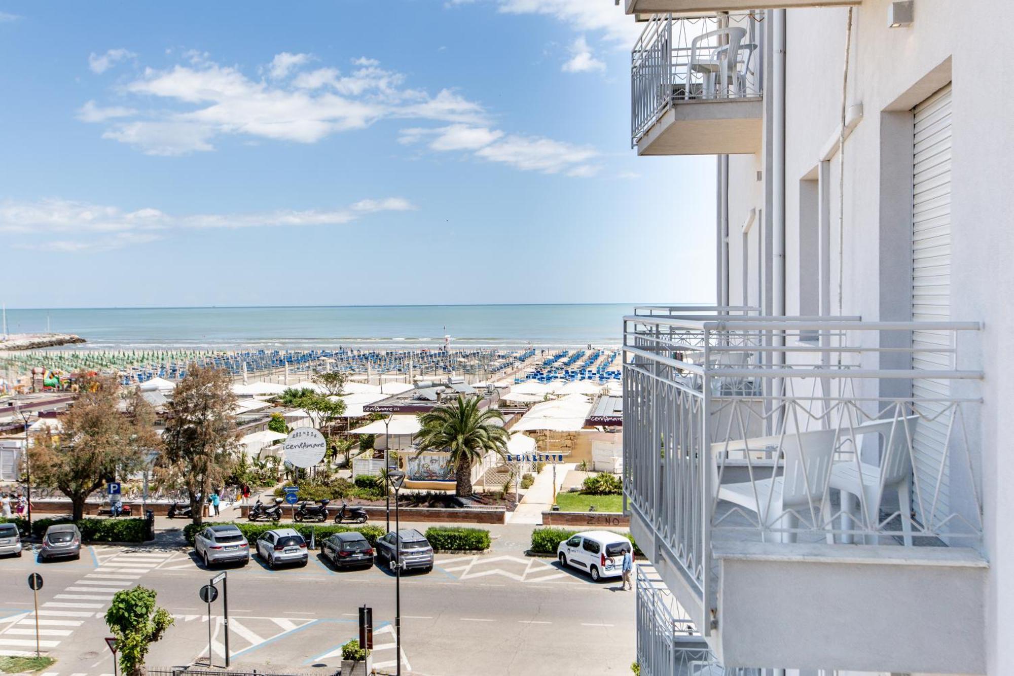 Hotel Lungomare Cervia Esterno foto