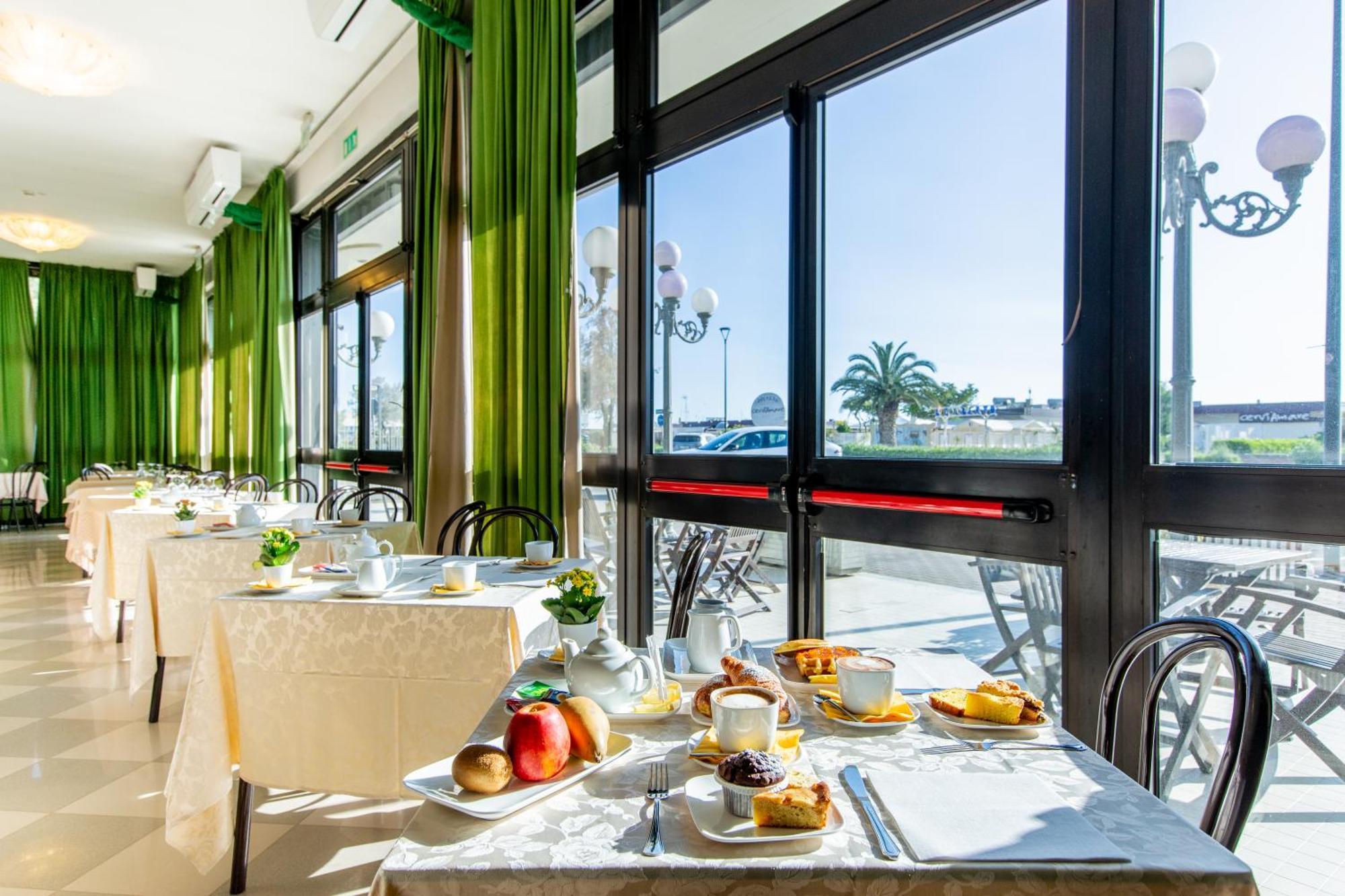 Hotel Lungomare Cervia Esterno foto