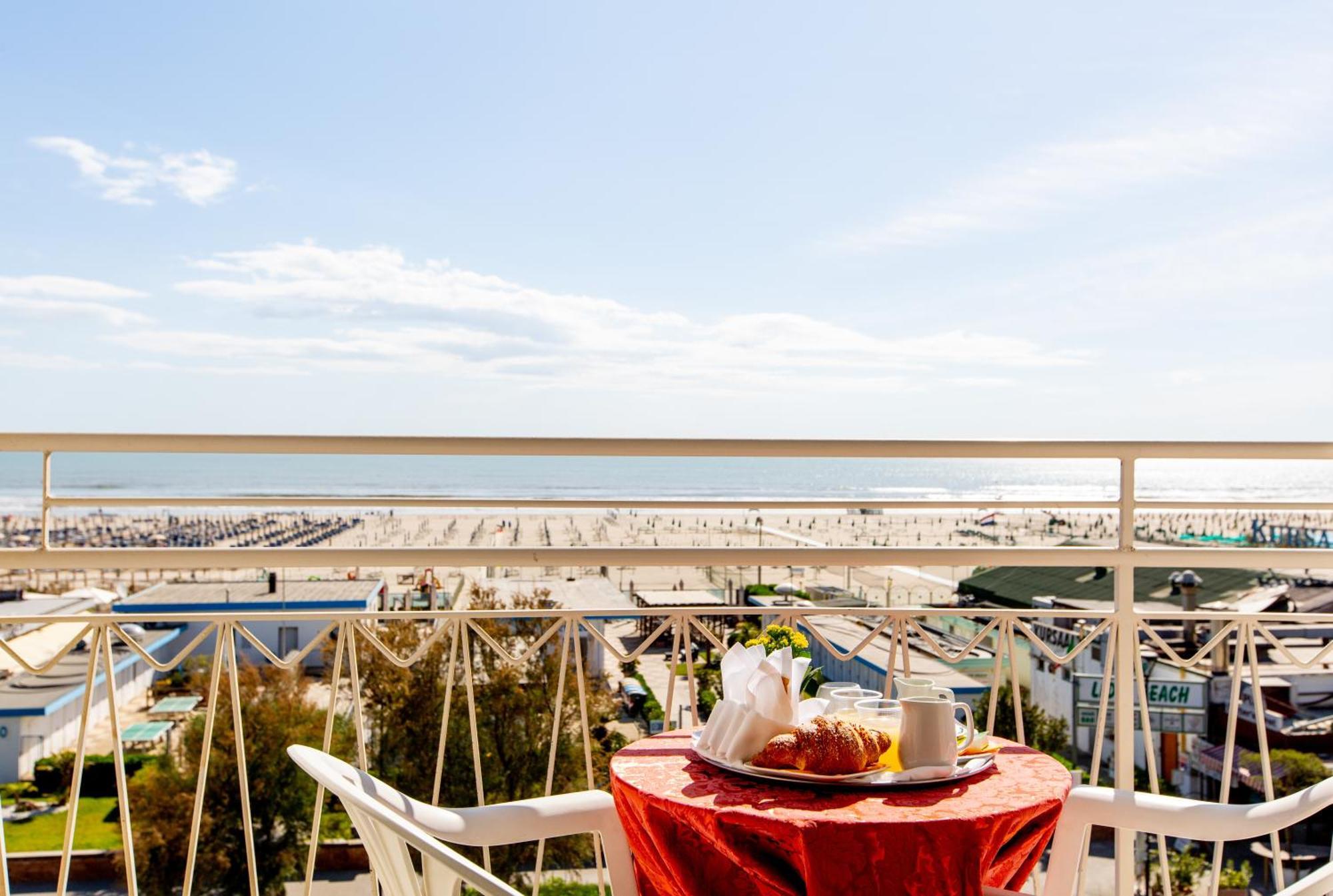 Hotel Lungomare Cervia Esterno foto
